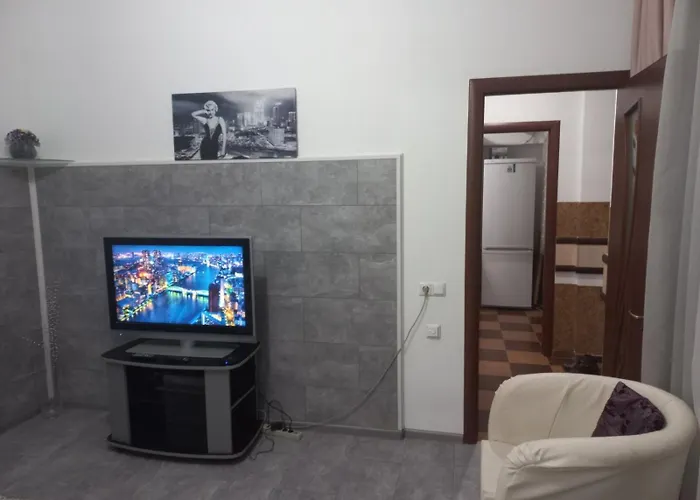 Біля Оперного Театру