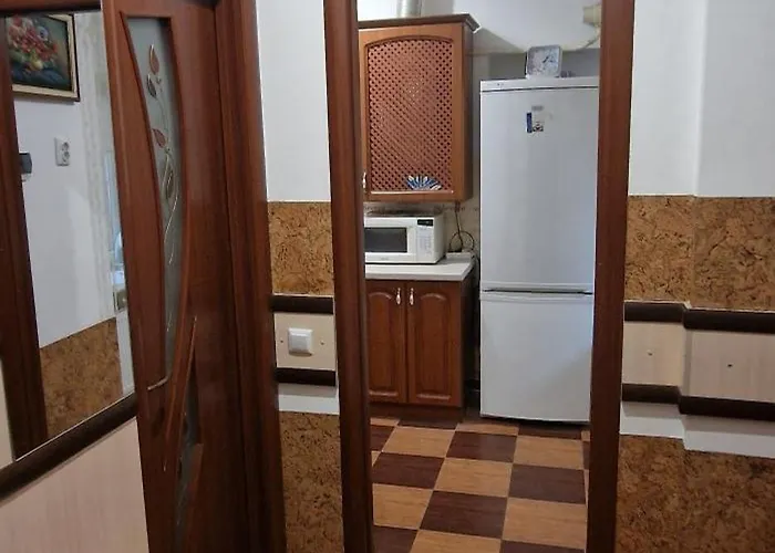 Біля Оперного Театру