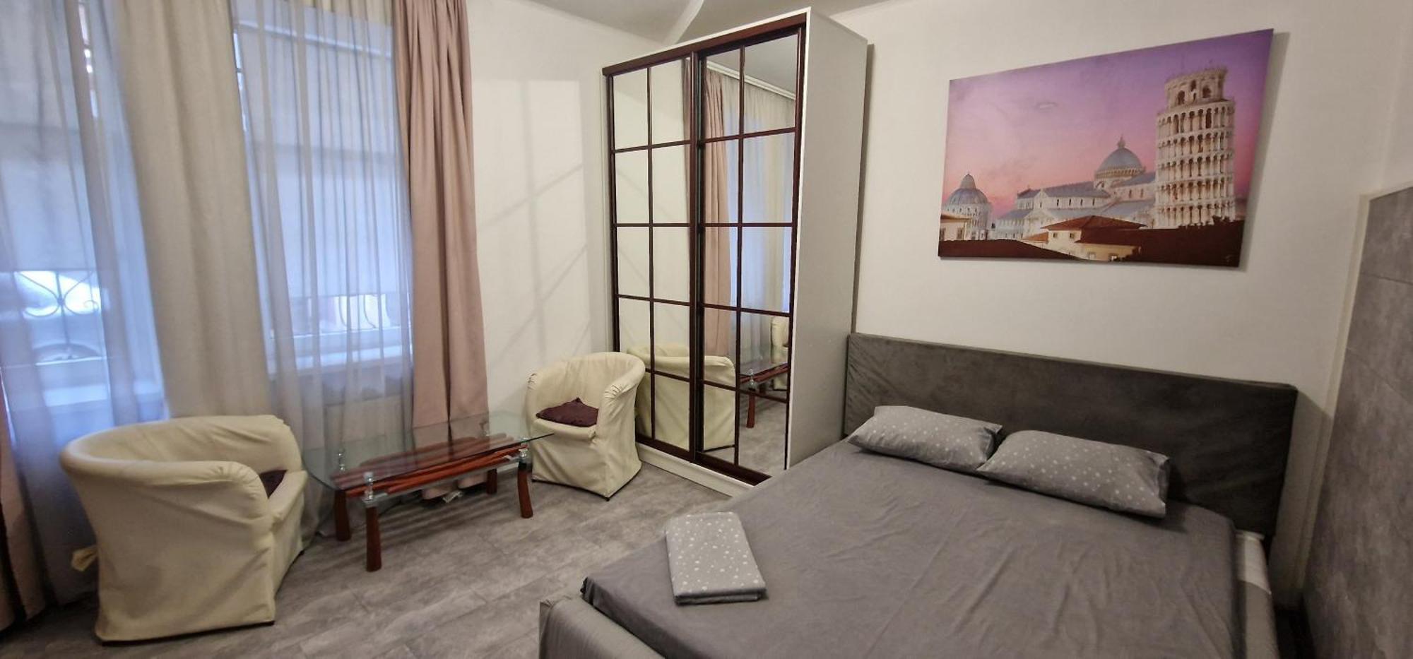 біля оперного театру Apartment